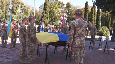 У Житомирі попрощалися із музикантом військового оркестру 95 бригади Сергієм Хімачем У Житомирі попрощалися із музикантом військового оркестру 95 бригади Сергієм Хімачем