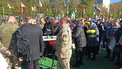 Пішов добровольцем захищати Україну: в Житомирі попрощалися із військовослужбовцем Іллею Шпитою Пішов добровольцем захищати Україну: в Житомирі попрощалися із військовослужбовцем Іллею Шпитою