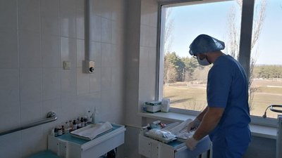 У Кропивницькому студенти Донецького медуніверситету доглядають за пацієнтами у госпіталі У Кропивницькому студенти Донецького медуніверситету доглядають за пацієнтами у госпіталі