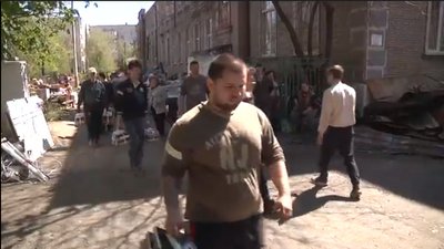У Слов'янську після пожежі евакуюють бібліотеку У Слов'янську після пожежі евакуюють бібліотеку