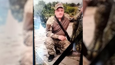 На Чернігівщині попрощалися з двома військовими ЗСУ, які загинули на Луганщині та Харківщині На Чернігівщині попрощалися з двома військовими ЗСУ, які загинули на Луганщині та Харківщині