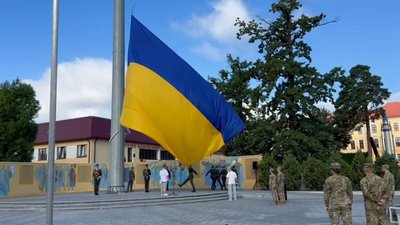 Урочисте підняття Державного Прапора України