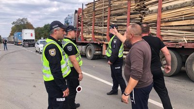У Болехові на Франківщині люди перекрили дорогу Стрий-Мамалига У Болехові на Франківщині люди перекрили дорогу Стрий-Мамалига
