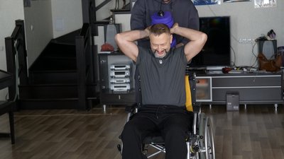 Фермер Олег Гірман з Харківщини відновлюється після підриву на міні Фермер Олег Гірман з Харківщини відновлюється після підриву на міні