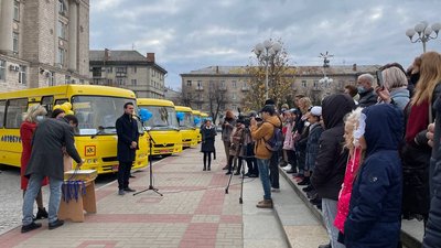 Для школярів: десять нових шкільних автобусів передали черкаським громадам Для школярів: десять нових шкільних автобусів передали черкаським громадам