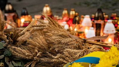 В Ужгороді вшанували пам'ять жертв Голодоморів В Ужгороді вшанували пам'ять жертв Голодоморів