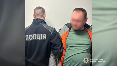 У Чернігові затримали підозрюваного, що вдарив ножем в груди знайомого