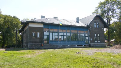 На Івано-Франківщині облаштовують шелтер для вимушених переселенців у сторічному будинку На Івано-Франківщині облаштовують шелтер для вимушених переселенців у сторічному будинку