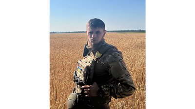 Як згадують загиблого Героя України Дмитра Коцюбайла, відомого як "Да Вінчі" Як згадують загиблого Героя України Дмитра Коцюбайла, відомого як "Да Вінчі"