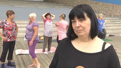 У Тернополі пенсіонери займаються йогою У Тернополі пенсіонери займаються йогою
