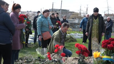 У Житомирі попрощалися з 19-річним військовослужбовцем 26 артилерійської бригади Дмитром Абрамчуком У Житомирі попрощалися з 19-річним військовослужбовцем 26 артилерійської бригади Дмитром Абрамчуком