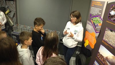 Дітям розповідають які відходи піддаються переробці, а які ні Дітям розповідають які відходи піддаються переробці, а які ні
