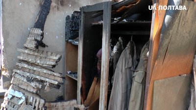Відновили електрику – і лишилися без даху: під Полтавою згорів приватний будинок Відновили електрику – і лишилися без даху: під Полтавою згорів приватний будинок