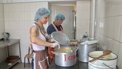У дитсадку на Тернопільщині готують страви для військовослужбовців У дитсадку на Тернопільщині готують страви для військовослужбовців