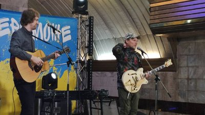 “Життя переможе”. У Дніпрі провели безкоштовний концерт у метрополітені “Життя переможе”. У Дніпрі провели безкоштовний концерт у метрополітені