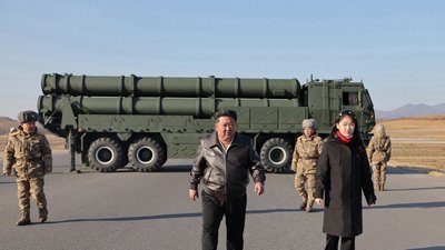 Кім Чен Ин та Кім Джу Е