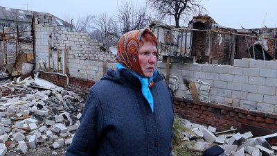 Готували їжу військовим, а воду шукали у колодязях: як жителі Олександрівки жили під час обстрілів Готували їжу військовим, а воду шукали у колодязях: як жителі Олександрівки жили під час обстрілів
