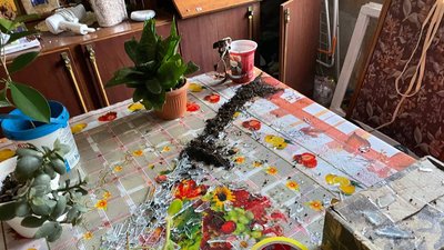 "В коридорі уламки, на ліжку, всюди": хвиля від ракетного удару пошкодила будинки в Одесі "В коридорі уламки, на ліжку, всюди": хвиля від ракетного удару пошкодила будинки в Одесі