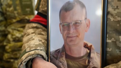 В Сумах поховали з двох захисників України В Сумах поховали з двох захисників України
