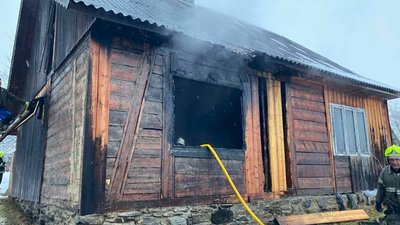 Пожежа в житловому будинку на Закарпатті: причину та збитки встановлюють Пожежа в житловому будинку на Закарпатті: причину та збитки встановлюють