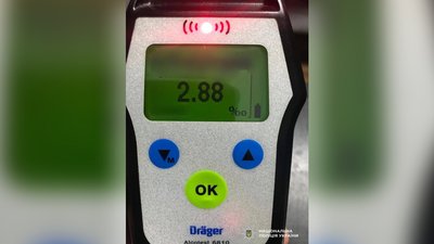 Нетверезий водій на Чернігівщині в'їхав у паркан та пошкодив господарську будівлю