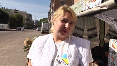 Свято дерунів із благодійною метою: у Коростені фестиваль дерунів провели в іншому форматі Свято дерунів із благодійною метою: у Коростені фестиваль дерунів провели в іншому форматі