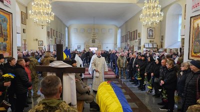 У Полтаві попрощались із трьома воїнами, які обороняли Україну