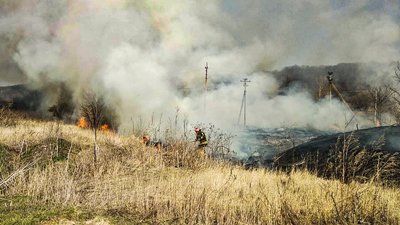 Продовжують палити суху траву: на Черкащині за добу сталися 5 пожеж на відкритих територіях Продовжують палити суху траву: на Черкащині за добу сталися 5 пожеж на відкритих територіях