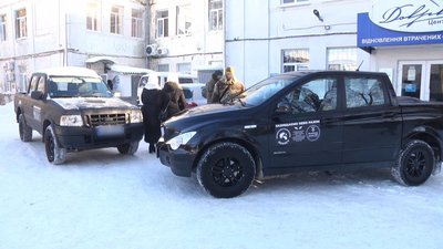 Хмельницькі школярі з волонтерами зібрали гроші на два "пікапи" для ППО Хмельницькі школярі з волонтерами зібрали гроші на два "пікапи" для ППО