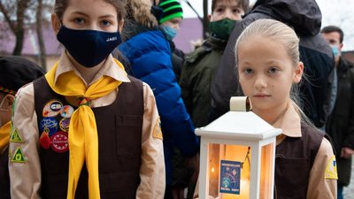 У Кафедральному греко-католицькому соборі Вифлеємський вогонь передали ужгородцям У Кафедральному греко-католицькому соборі Вифлеємський вогонь передали ужгородцям