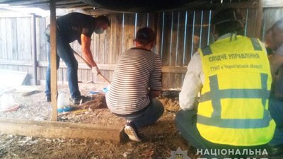 Застрелила і забетонувала: на Чернігівщині затримали підозрювану у вбивстві чоловіка Застрелила і забетонувала: на Чернігівщині затримали підозрювану у вбивстві чоловіка