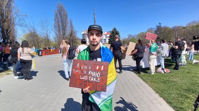 У Франківську відбулася акція "Free Azov" на підтримку військовополонених У Франківську відбулася акція "Free Azov" на підтримку військовополонених