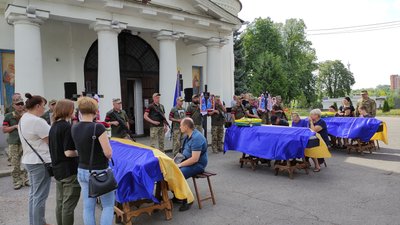 Прощання з воїнами 27 липня 2023-го організували у Полтаві Прощання з воїнами 27 липня 2023-го організували у Полтаві