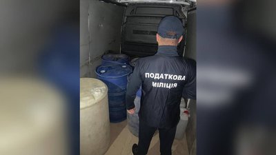На Прикарпатті правохоронці вилучили понад тисячу літрів спирту