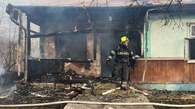 Фото з місця пожежі, в якій загинув чоловік на Буковині