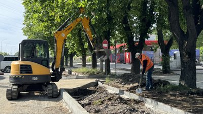 Що кажуть про ремонт тротуарів в Ужгороді місцеві й влада