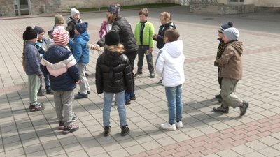 В Івано-Франківську волонтери організували школу-табір для дітей-переселенців В Івано-Франківську волонтери організували школу-табір для дітей-переселенців