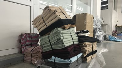 В Одесі підприємство, яке займалося пошиттям суконь, під час війни почало виробляти військовий одяг В Одесі підприємство, яке займалося пошиттям суконь, під час війни почало виробляти військовий одяг