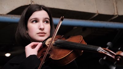 У Чернівцях проводять благодійний концерт у бомбосховищі. Онлайн-трансляція