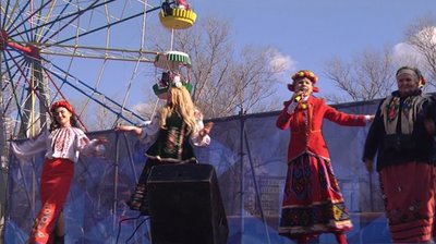 Святкувати Масляну у Сумах прийшли півтори тисячі людей Святкувати Масляну у Сумах прийшли півтори тисячі людей