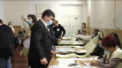 Майже 200 членів ДВК відмовилися працювати під час повторного голосування в Ужгороді