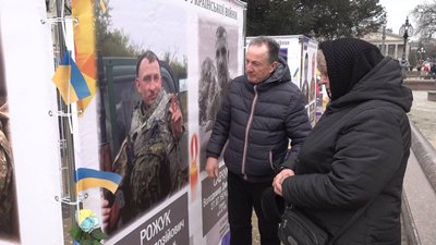 "Ціна війни": у центрі Тернополя вшановують загиблих військовослужбовців