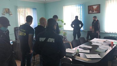 Обіцяв рекламу: на Рівненщині голову ОТГ затримали на хабарі Обіцяв рекламу: на Рівненщині голову ОТГ затримали на хабарі