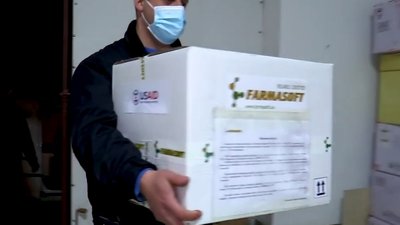 На Прикарпаття привезли партію вакцини Pfizer для людей похилого віку, які живуть в інтернатах На Прикарпаття привезли партію вакцини Pfizer для людей похилого віку, які живуть в інтернатах