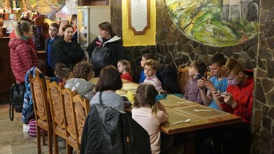 Дітей-сиріт з Дніпропетровської області евакуювали до Румунії