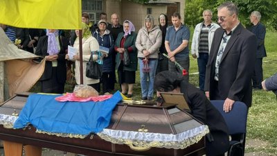 На Черкащині провели в останню путь навідника механізованої бригади Маґура На Черкащині провели в останню путь навідника механізованої бригади Маґура