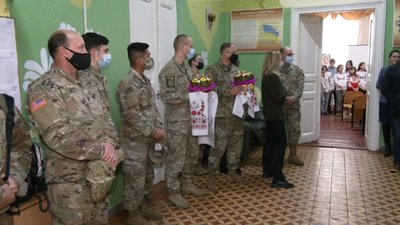 Військові НАТО відвідали учнів навчально-реабілітаційного центру Військові НАТО відвідали учнів навчально-реабілітаційного центру
