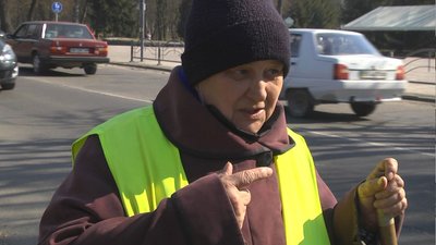 "Краще мести сміття, ніж розвалини": луцькі двірники приступили до весняних прибирань