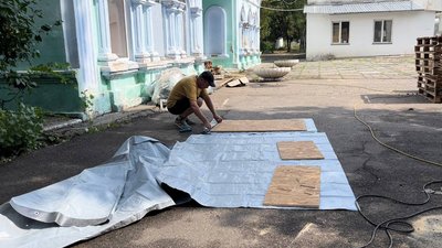 Пошкоджені обстрілами. "Червоний хрест" у Миколаєві відновлює будівлі медичних закладів