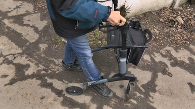 "Це травмонебезпечна дорога". У Маріуполі відремонтують тротуар для людей з інвалідністю "Це травмонебезпечна дорога". У Маріуполі відремонтують тротуар для людей з інвалідністю